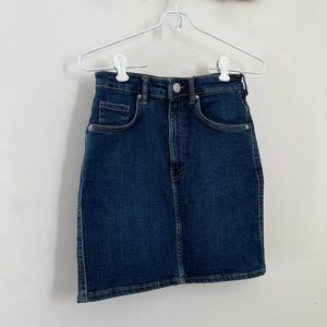 Zara denim mini skirt, like new!